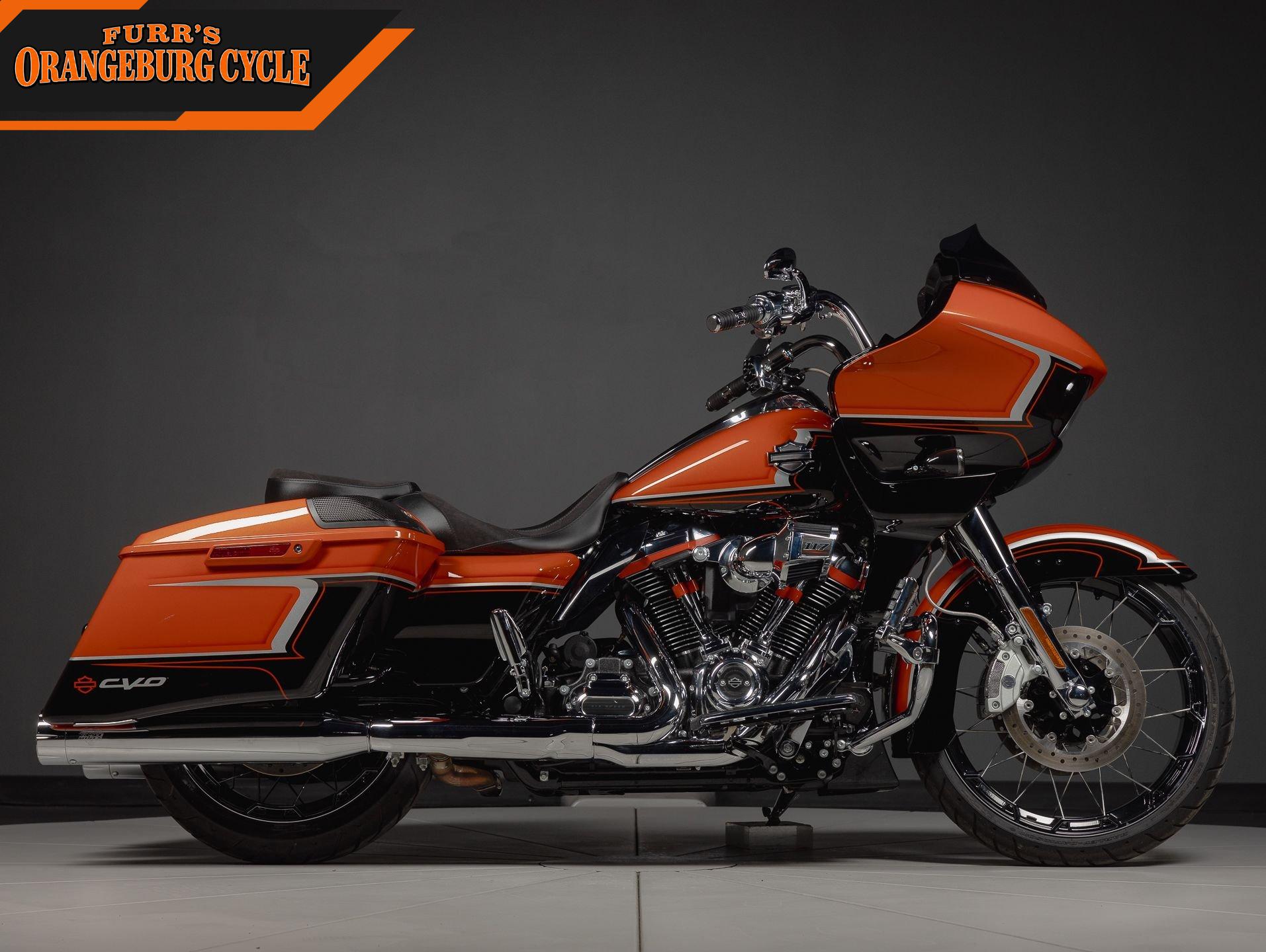 2022 Harley-Davidson CVO Road Glide photo 2