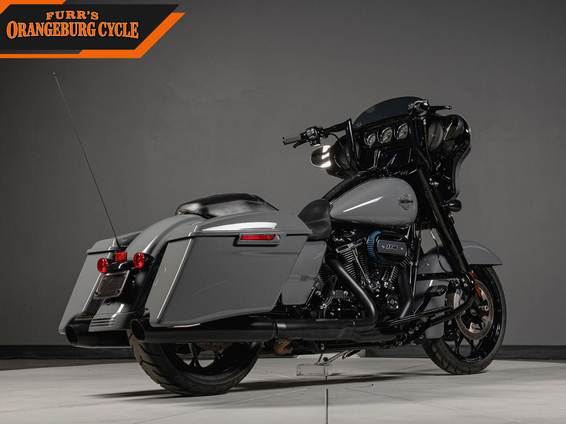 2022 Harley-Davidson Street Glide Special photo 3