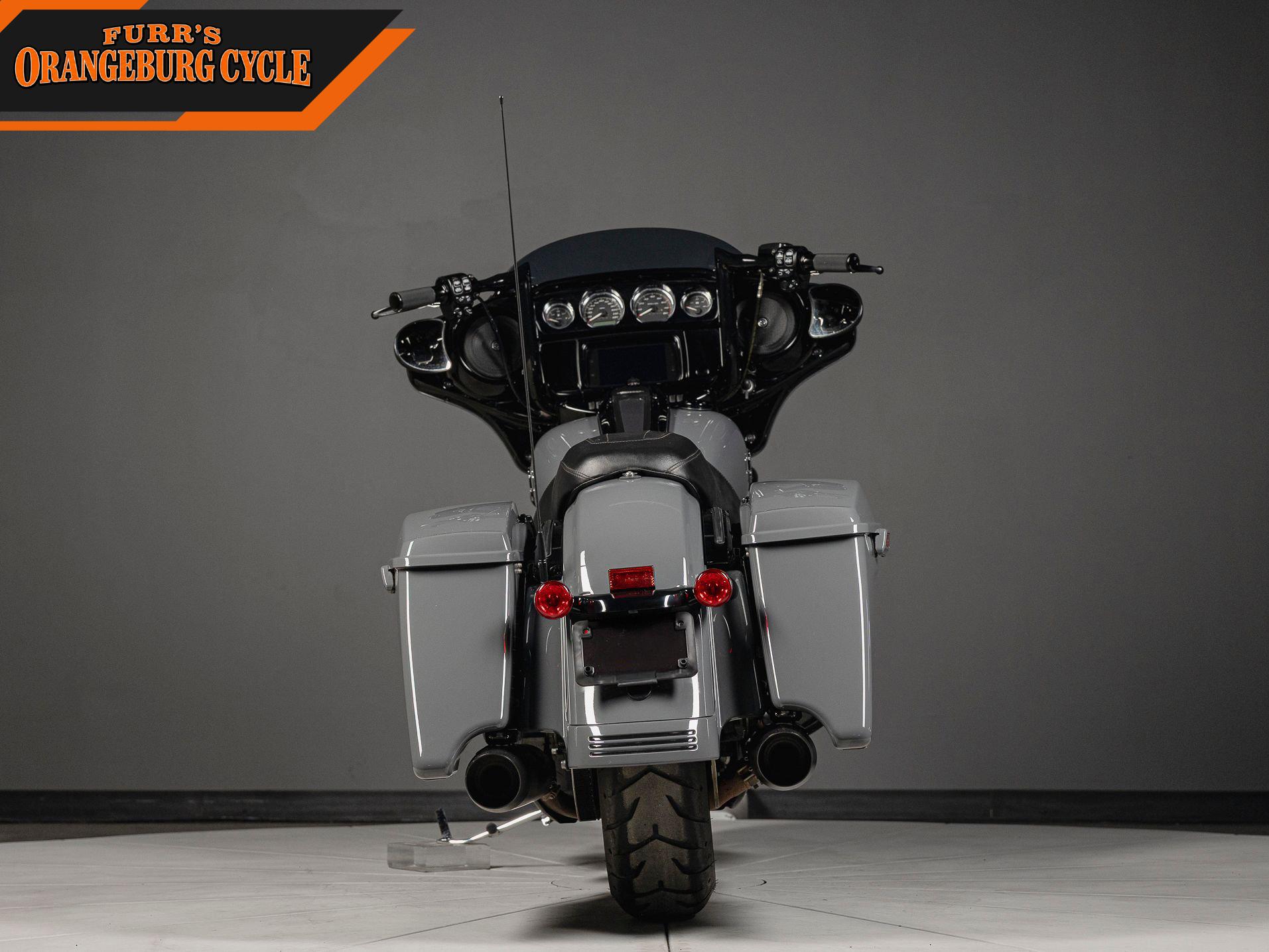 2022 Harley-Davidson Street Glide Special photo 4