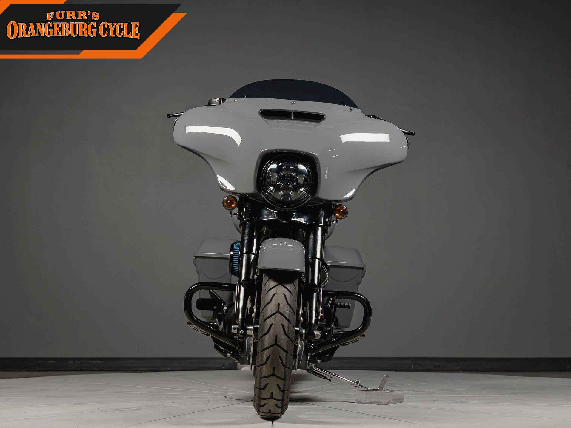2022 Harley-Davidson Street Glide Special photo 8