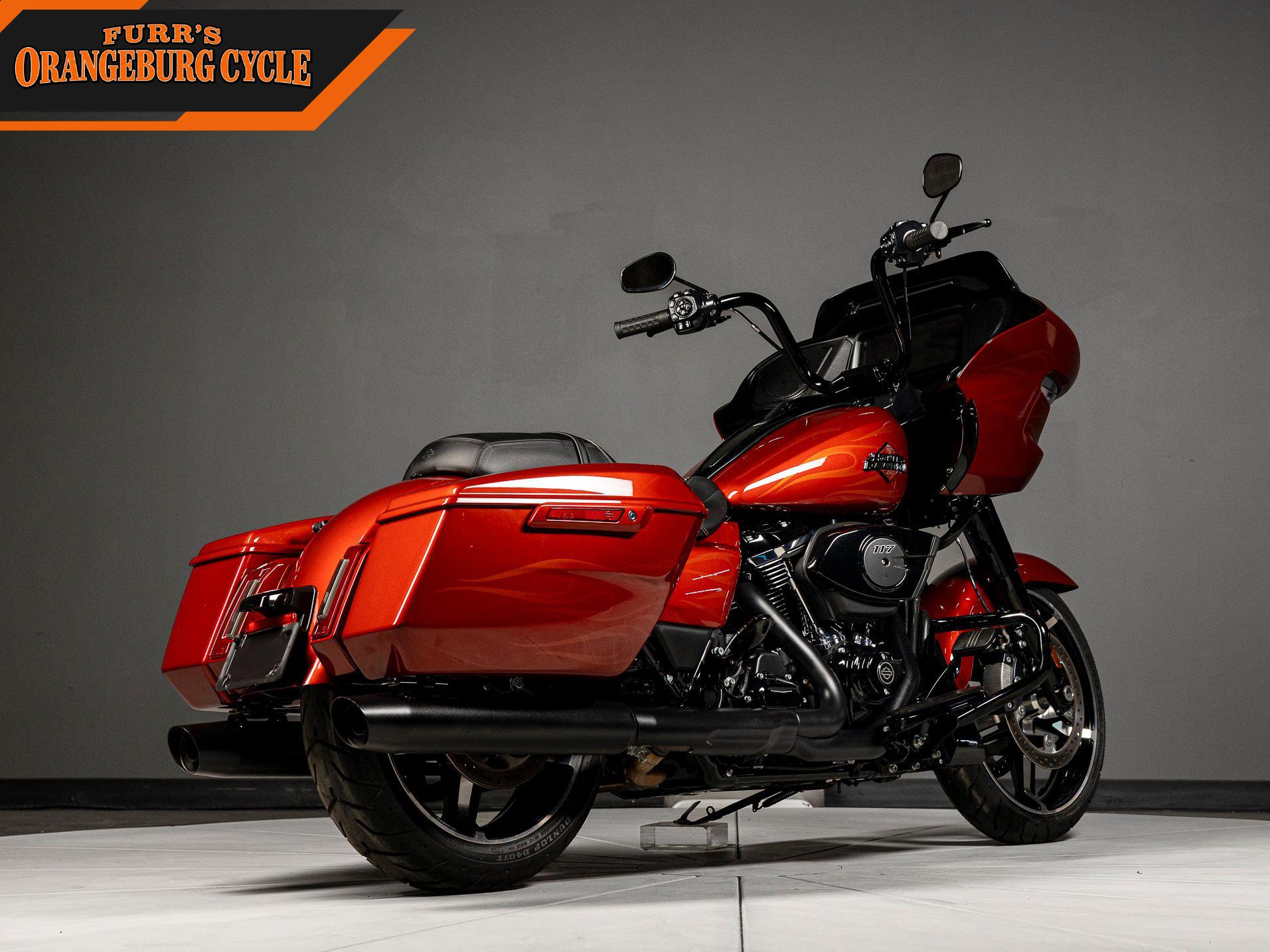 2025 Harley-Davidson Road Glide photo 3