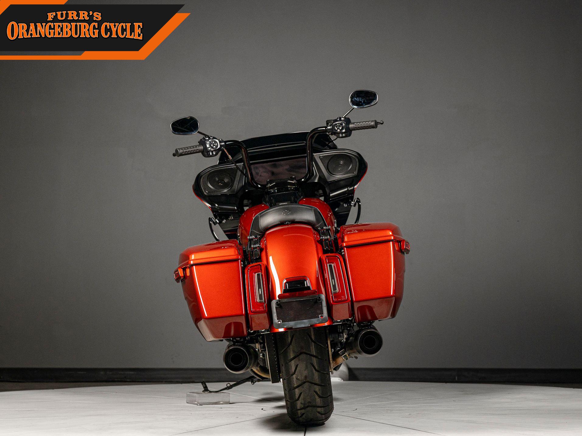 2025 Harley-Davidson Road Glide photo 4