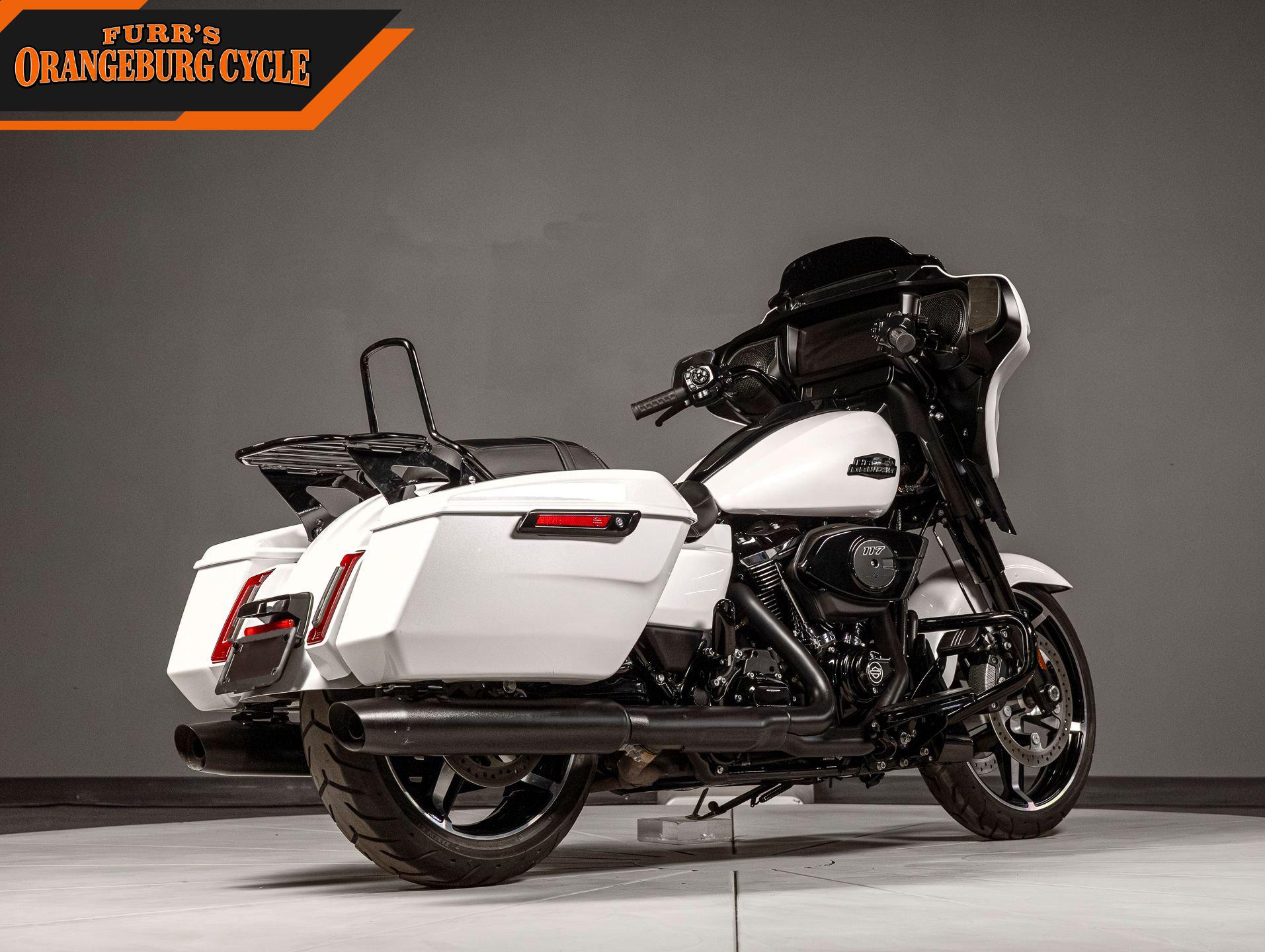 2024 Harley-Davidson Street Glide photo 3
