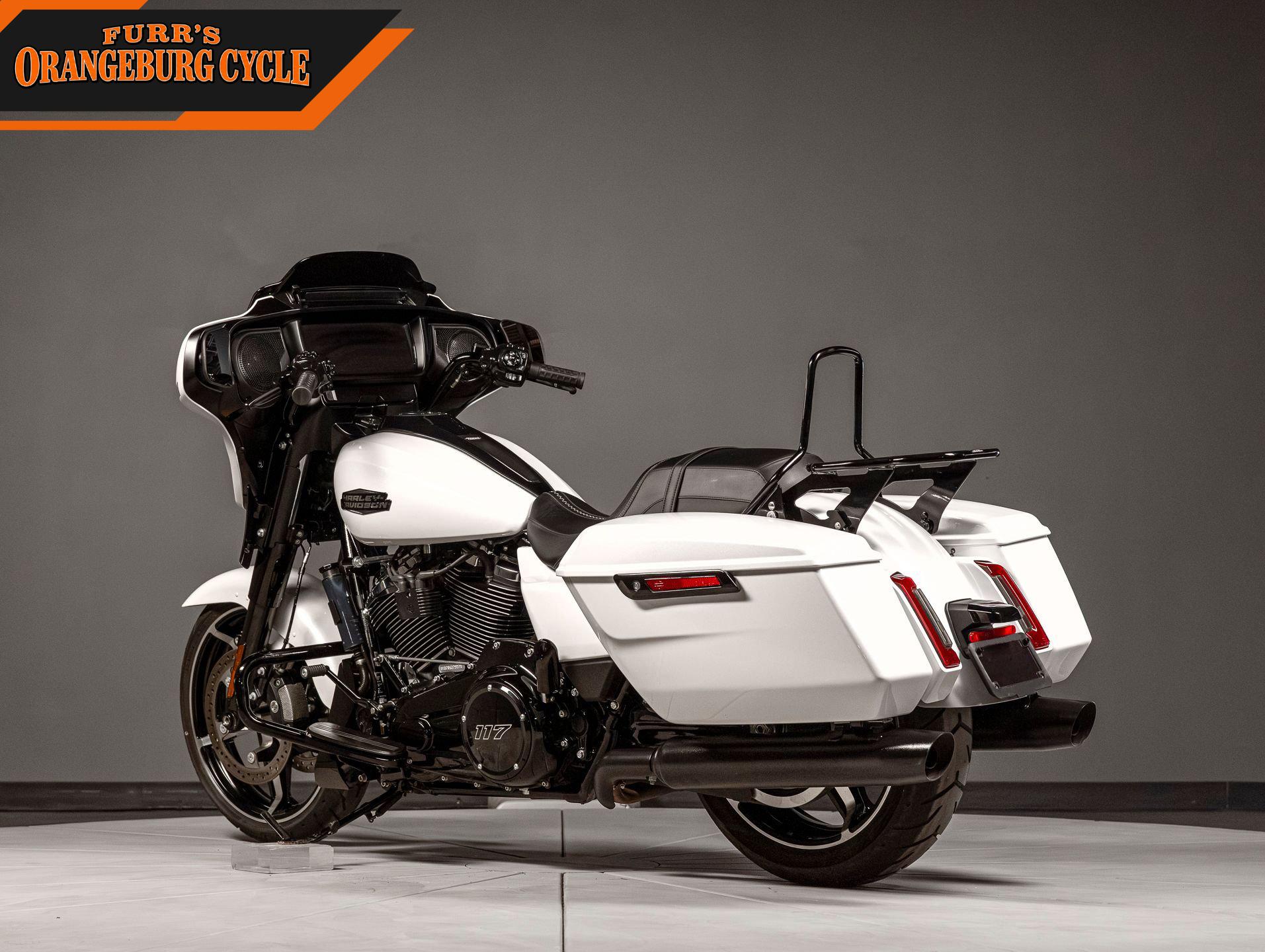 2024 Harley-Davidson Street Glide photo 5