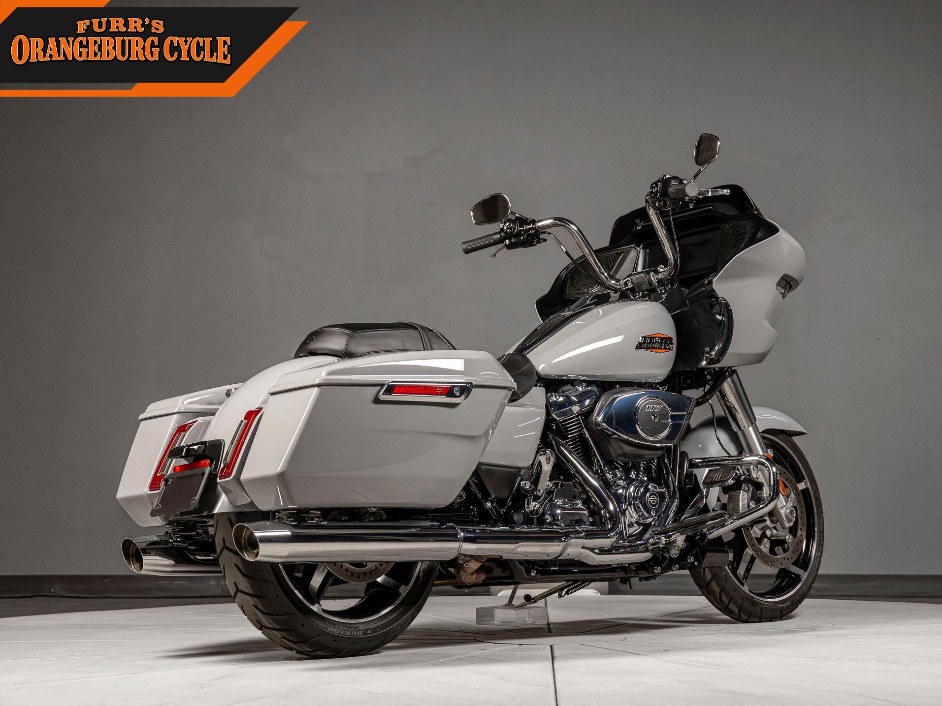 2024 Harley-Davidson Road Glide photo 3